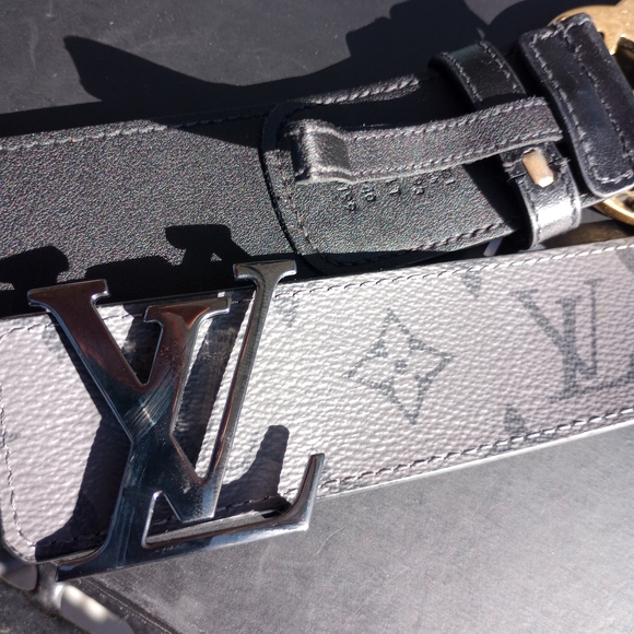 Authentic Louis Vuitton belt - Picture 1 of 4